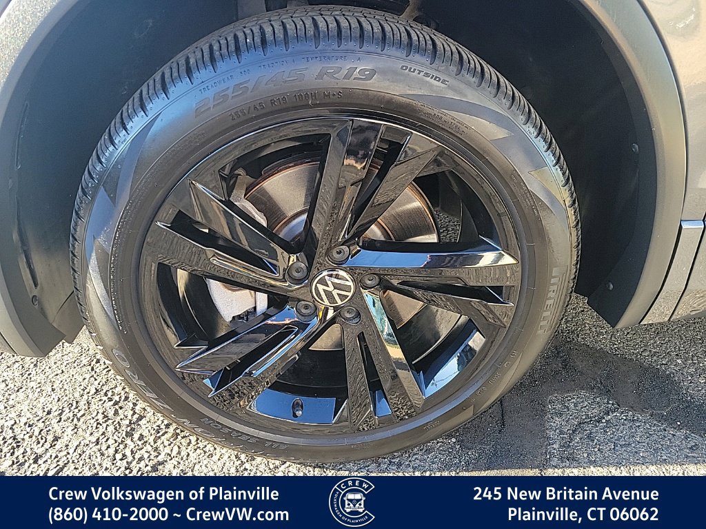 Certified 2024 Volkswagen Tiguan SE R-Line AWD/4WD image 17