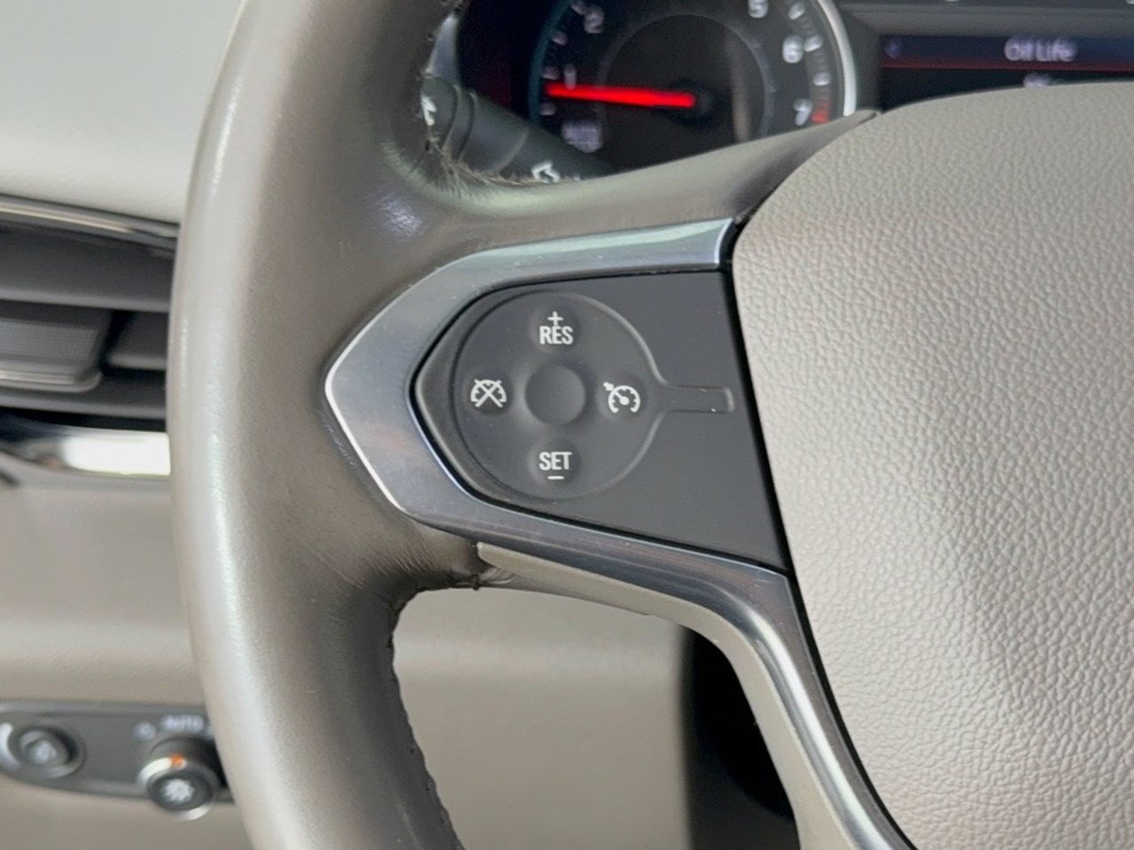 Used 2020 Chevrolet Traverse LT FWD image 18