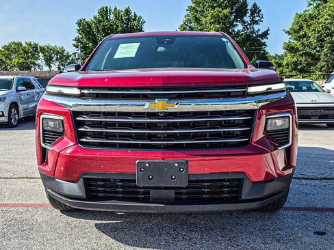 Used 2025 Chevrolet Traverse LT w/ Driver Confidence Package FWD image 2