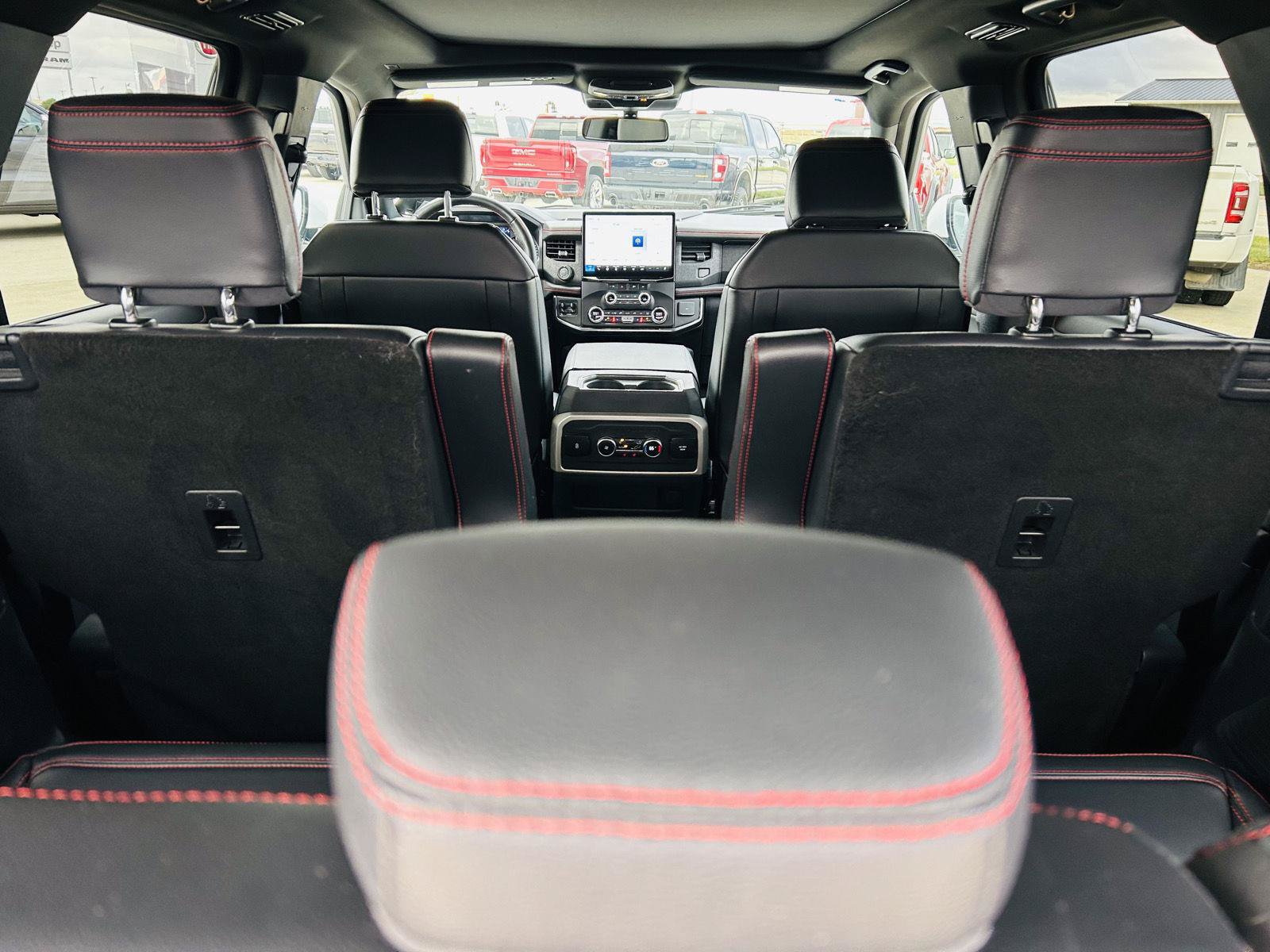 Used 2023 Ford Expedition Limited AWD/4WD image 37