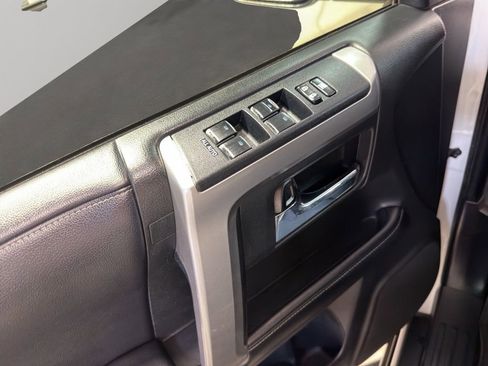 Used 2018 Toyota 4Runner SR5 AWD/4WD image 14