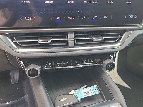 New 2026 Chevrolet Equinox EV LT image 32