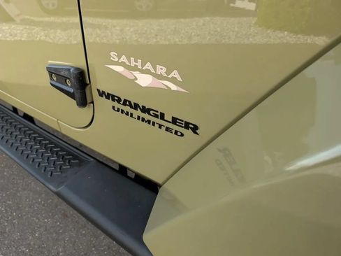 Used 2013 Jeep Wrangler Unlimited Sahara w/ Connectivity Group AWD/4WD image 18