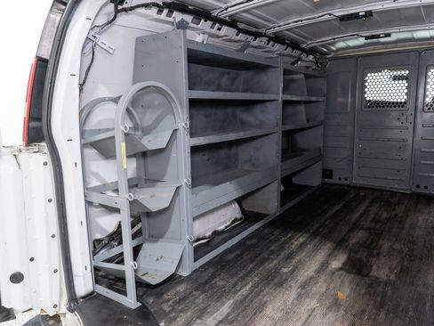 Used 2017 GMC Savana 2500 image 10