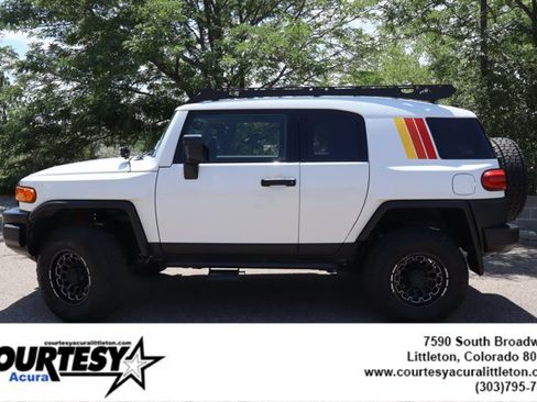 Used 2013 Toyota FJ Cruiser 4WD w/ Convenience Pkg image 3