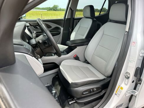 Certified 2023 GMC Terrain SLT image 11