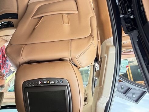 Used 2016 Cadillac Escalade Platinum AWD/4WD image 18