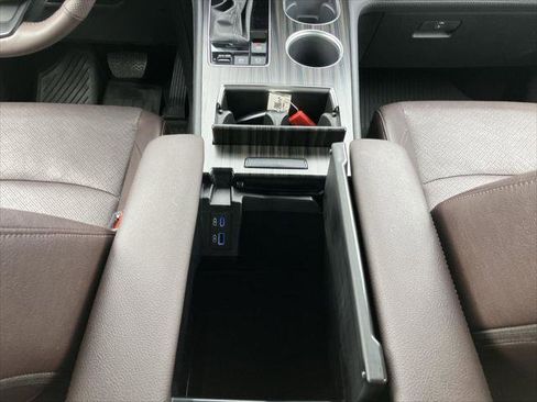 Certified 2024 Toyota Sienna Platinum image 22