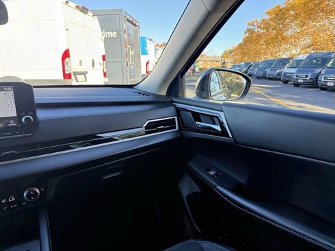 Used 2023 Mitsubishi Outlander SE image 25