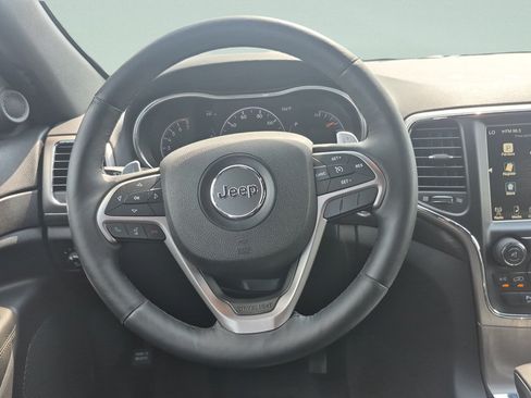 Used 2017 Jeep Grand Cherokee Altitude AWD/4WD image 14