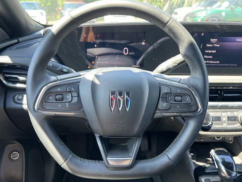 Used 2025 Buick Envista Sport Touring w/ Convenience II Package FWD image 18
