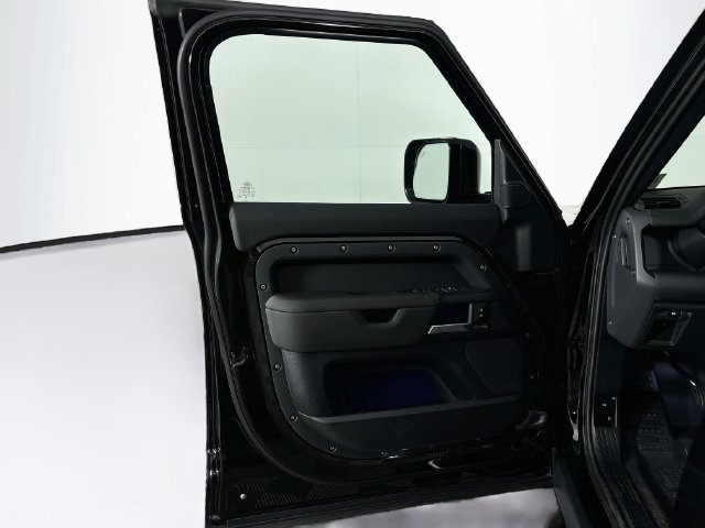 New 2026 Land Rover Defender 110 X-Dynamic SE AWD/4WD image 11