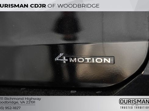 Used 2025 Volkswagen Taos SE w/ Panoramic Sunroof Package image 9