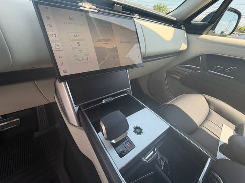 Used 2024 Land Rover Range Rover SE image 14