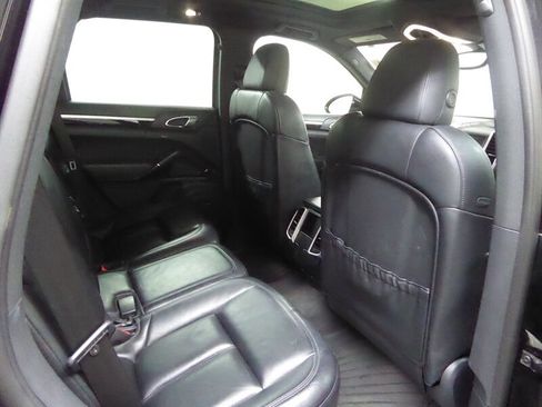 Used 2016 Porsche Cayenne AWD/4WD image 31