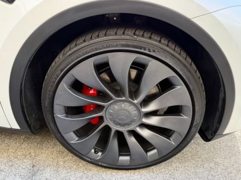 Used 2023 Tesla Model Y Performance AWD/4WD image 26