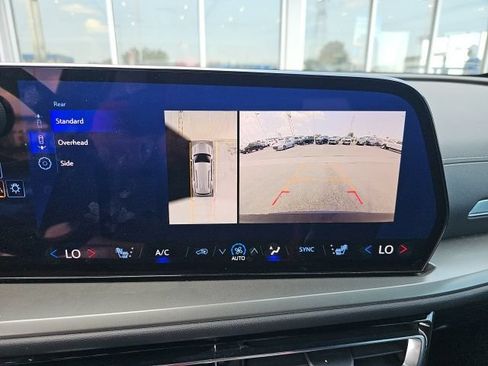 Used 2024 Chevrolet Traverse LT AWD/4WD image 21