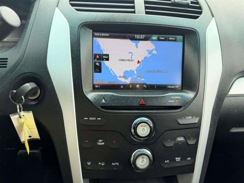 Used 2015 Ford Explorer XLT w/ Equipment Group 202B AWD/4WD image 32