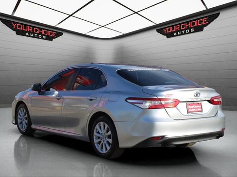 Used 2018 Toyota Camry LE image 7