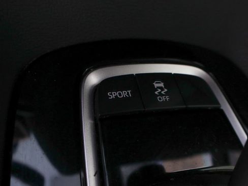 Used 2022 Toyota Corolla SE image 32