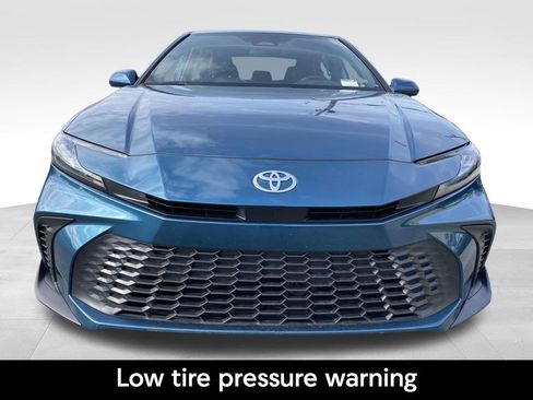 Used 2025 Toyota Camry SE image 7