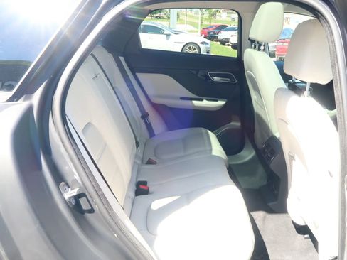 Used 2019 Jaguar F-PACE Prestige image 7