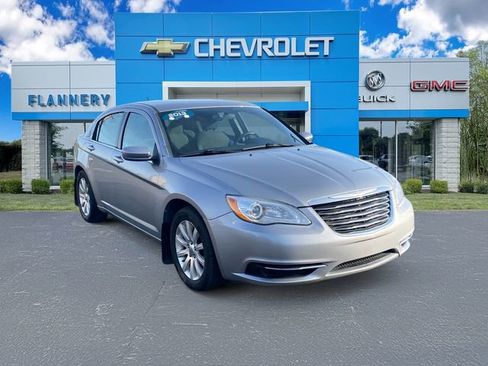 Used 2013 Chrysler 200 Touring FWD image 7