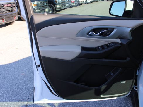 Used 2022 Chevrolet Traverse LT w/ LT Premium Package image 21