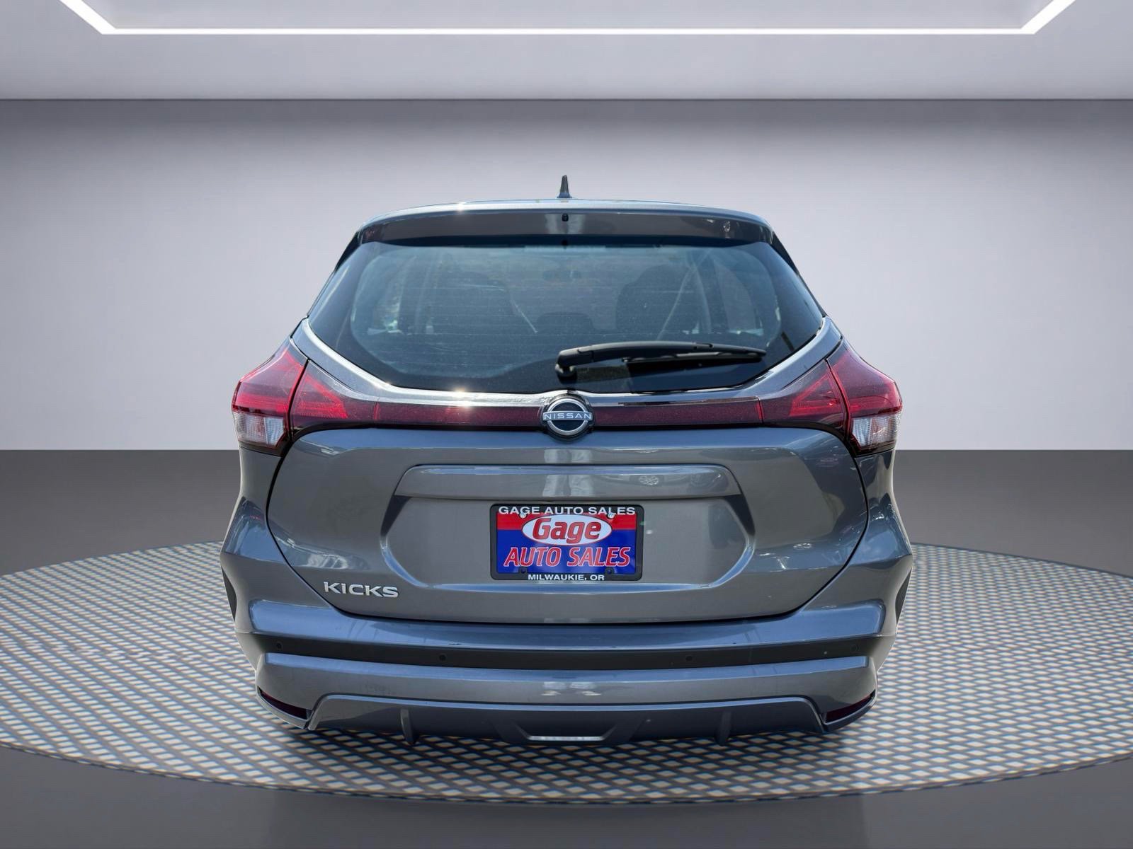 Used 2023 Nissan Kicks S FWD image 5