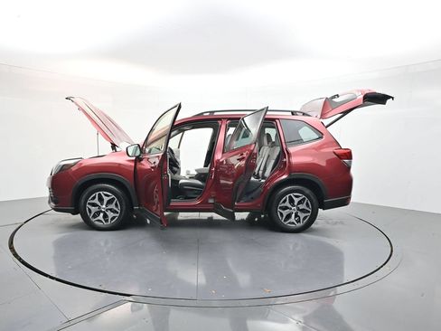 Used 2023 Subaru Forester Premium AWD/4WD image 47