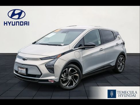 Used 2023 Chevrolet Bolt LT w/ Infotainment Package FWD image 1