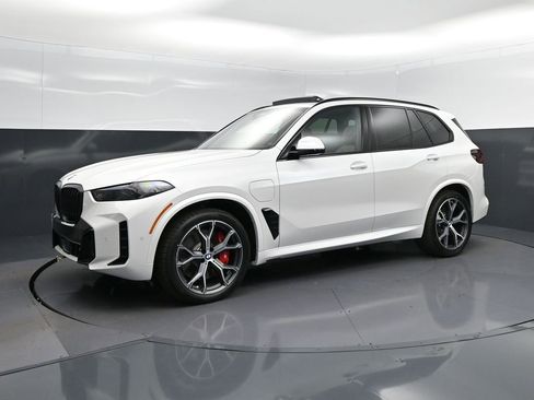 New 2026 BMW X5 xDrive50e image 3