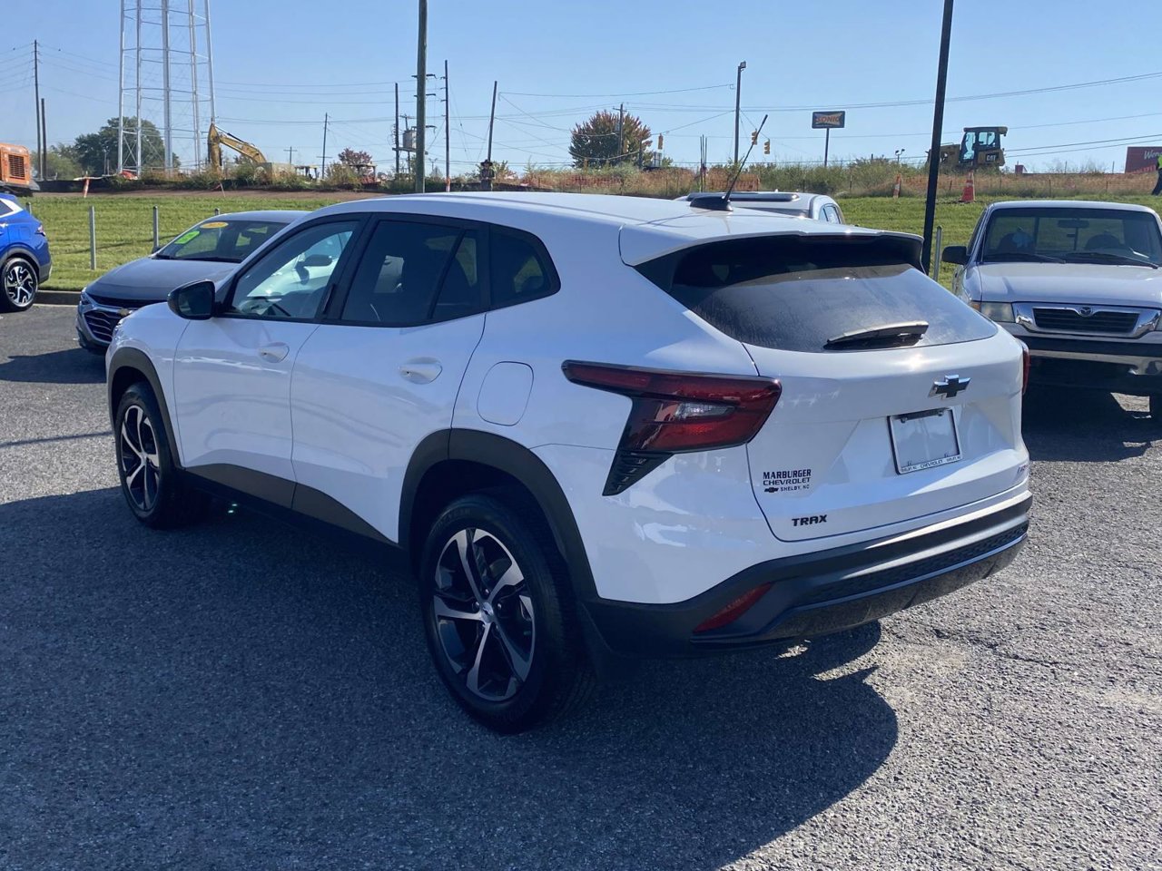 Used 2025 Chevrolet Trax RS w/ Sunroof Package FWD image 6