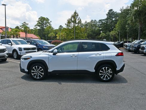 Certified 2024 Toyota Corolla Cross XLE w/ Convenience Package FWD image 2