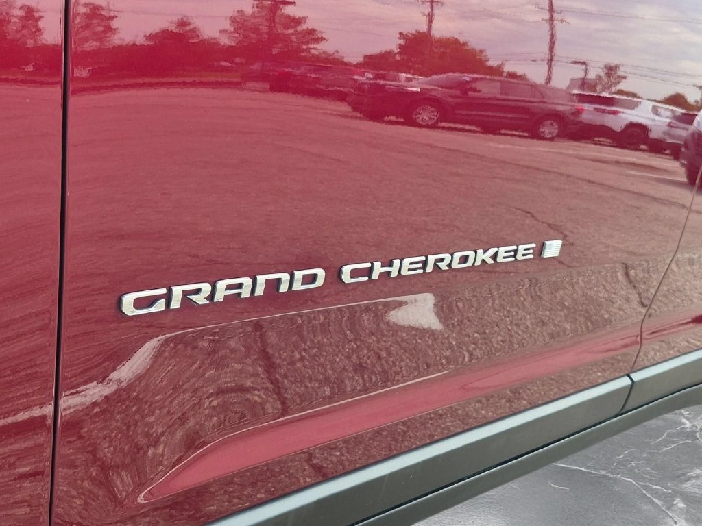 Used 2024 Jeep Grand Cherokee Laredo X AWD/4WD image 10