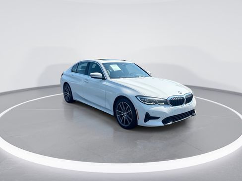 Used 2020 BMW 330i Sedan w/ Convenience Package RWD image 2