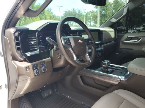 Used 2024 Chevrolet Silverado 1500 LTZ w/ LTZ Convenience Package II AWD/4WD image 22