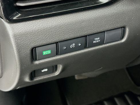 Used 2024 Nissan Sentra SV FWD image 17