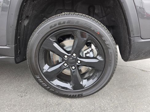 New 2025 Jeep Grand Cherokee L Altitude image 38