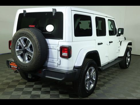 Used 2022 Jeep Wrangler Unlimited Sahara w/ Cold Weather Group AWD/4WD image 18