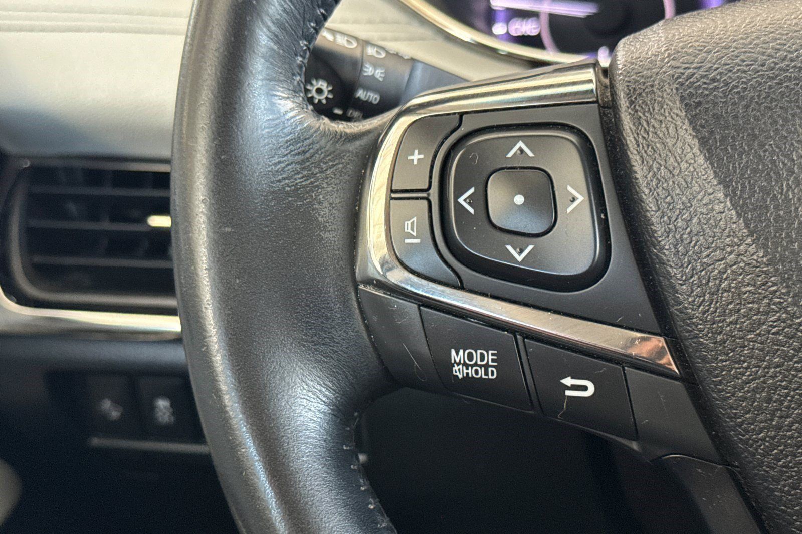 Used 2016 Toyota Avalon Limited FWD image 31