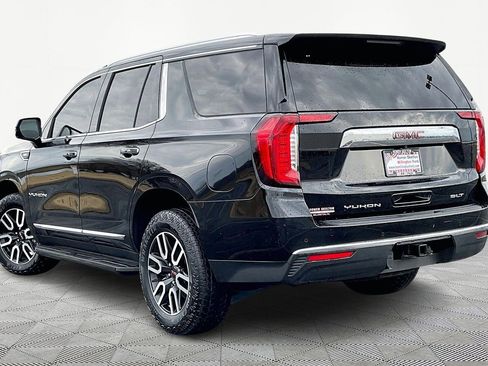 Used 2024 GMC Yukon SLT w/ SLT Luxury Package image 10
