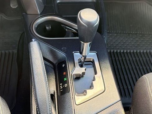 Used 2018 Toyota RAV4 XLE AWD/4WD image 18