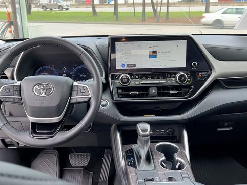 Used 2023 Toyota Highlander Limited image 21