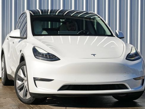 Used 2021 Tesla Model Y Long Range image 4