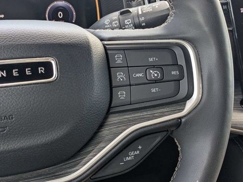 Used 2023 Jeep Wagoneer L Series III RWD image 22