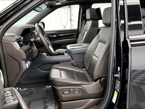 Used 2023 GMC Yukon XL Denali w/ Denali Reserve Package AWD/4WD image 24