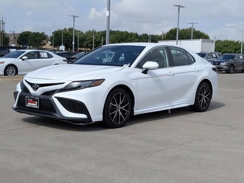 Used 2024 Toyota Camry SE FWD image 10