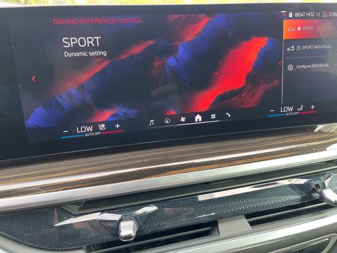 Used 2025 BMW X5 xDrive50e image 25