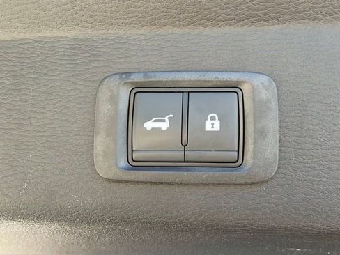 Used 2025 Mitsubishi Outlander SEL image 24